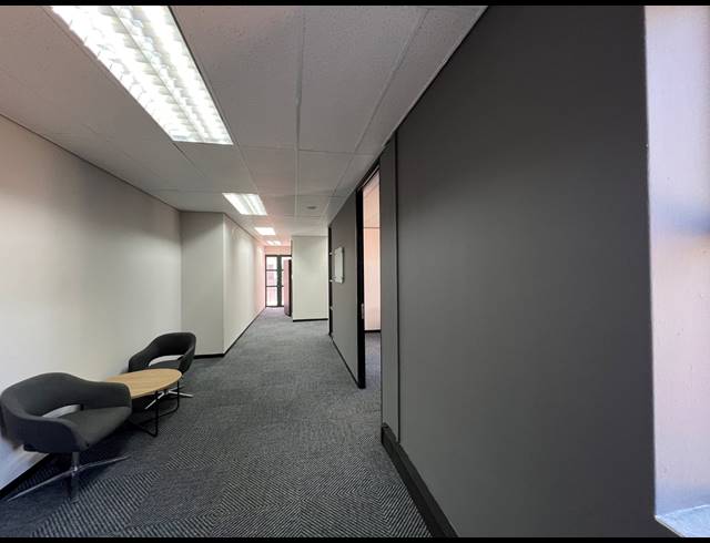 215M² OFFICE TO LET IN HYDE PARK